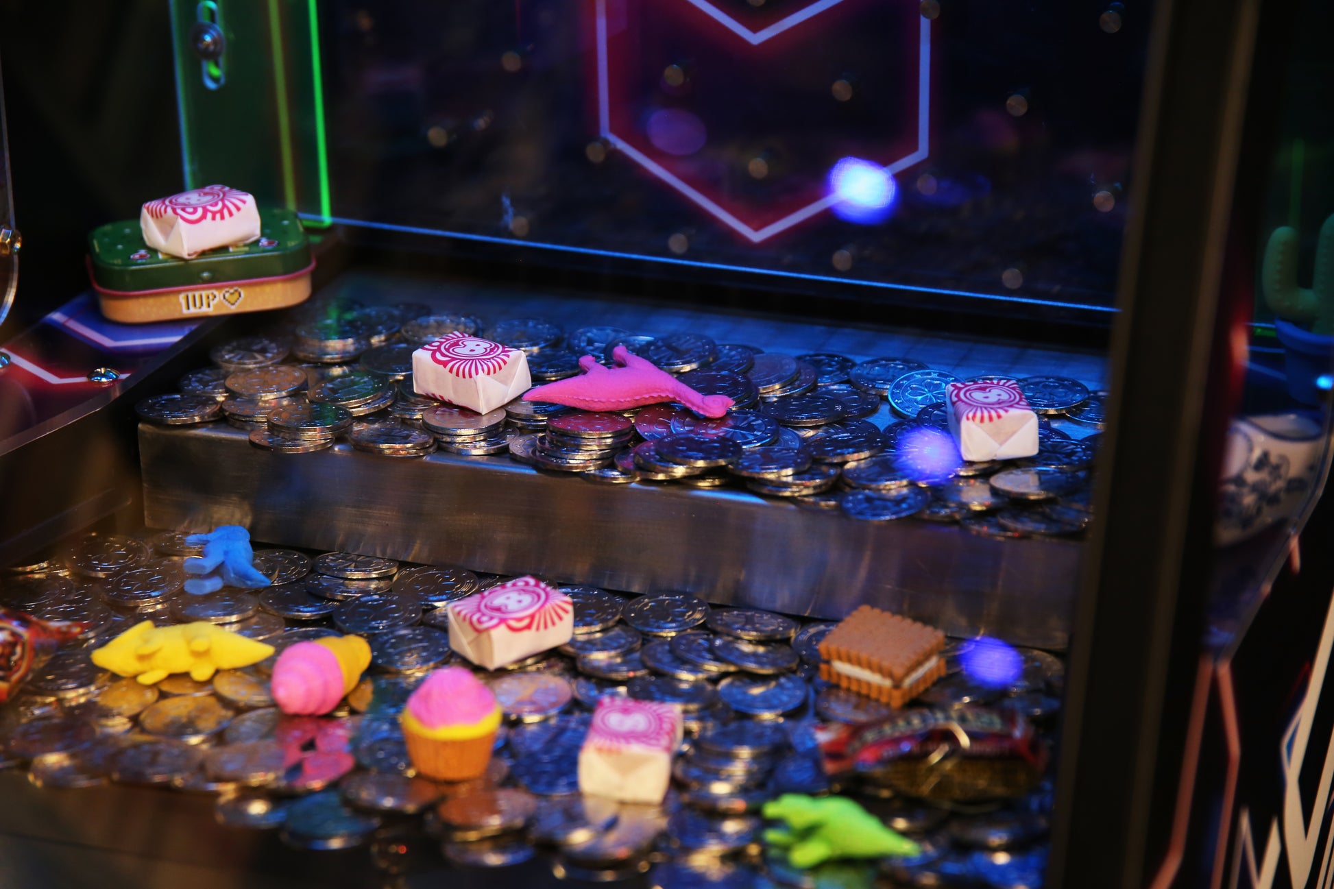 Coin Pusher 365 with mini toys and candies